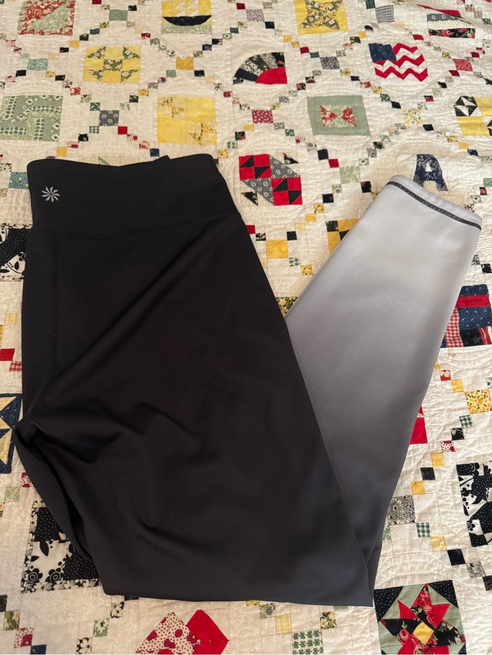 Athleta Reversible Ombre Black to Light Gray Fitness Leggings